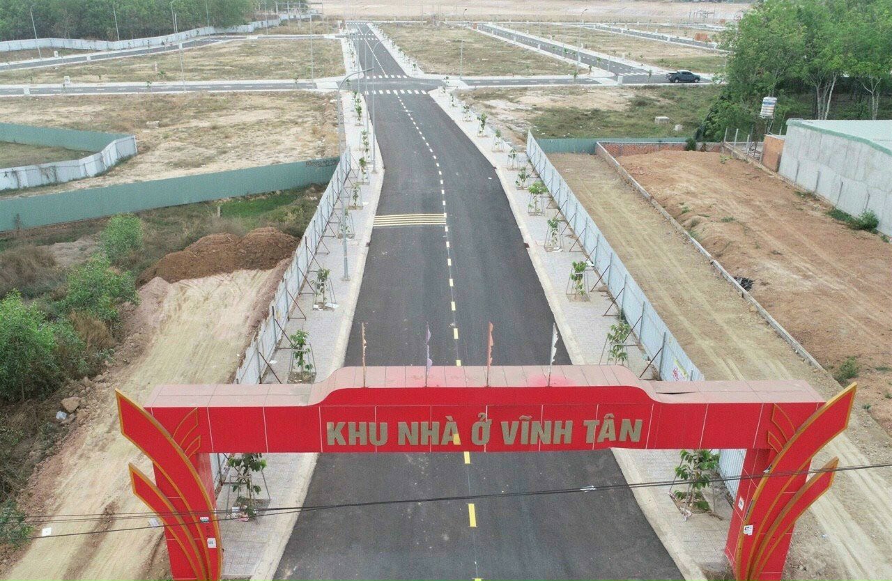 Tôi chuyển về quê nên cần bán 100m2 đất TC cách chợ Vĩnh Tân 300m, cạnh Vsip 2