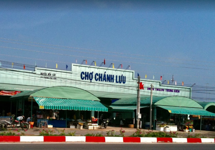 Bán gấp lô đất gần chợ Chánh Lưu, mặt tiền đường DT741, 70m2, 8xxtr, SHR, full thổ cư