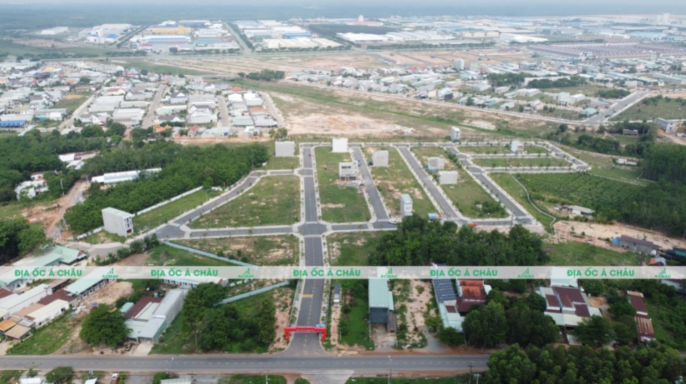 bán đât Cách chợ 700m2, cách trường tiểu học Tân Phước Khánh B 20m.