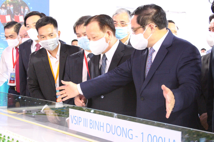 Thủ tướng Phạm Minh Chính tham quan mô hình KCN VSIP III
